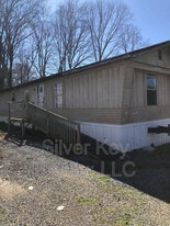 1019 S Jackson St in Athens, TN - Building Photo