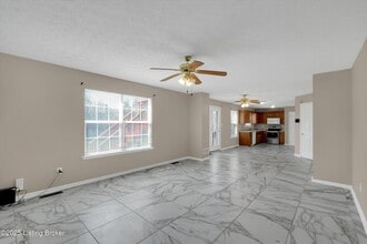 7435 Apple Mill Dr in Louisville, KY - Building Photo - Building Photo