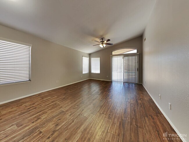 18307 N 147th Dr in Surprise, AZ - Foto de edificio - Building Photo