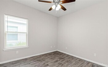 908 Kentucky St, Unit 3 in Alton, TX - Building Photo - Building Photo