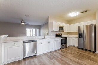 627 Cotulla Dr, Unit 104 in Kissimmee, FL - Foto de edificio - Building Photo