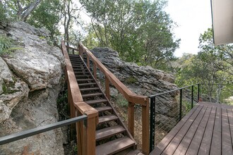830 Los Escondidos Rd in Marble Falls, TX - Building Photo - Building Photo