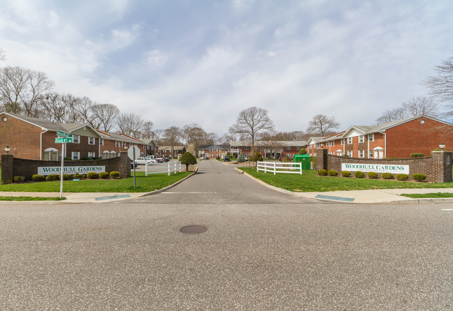 Woodhull Gardens in Holtsville, NY - Building Photo - Building Photo