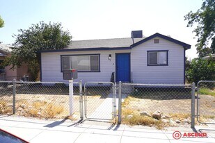 117 E Belle Ave in Bakersfield, CA - Building Photo
