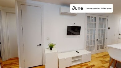 791 Onderdonk Ave in Queens, NY - Building Photo - Building Photo