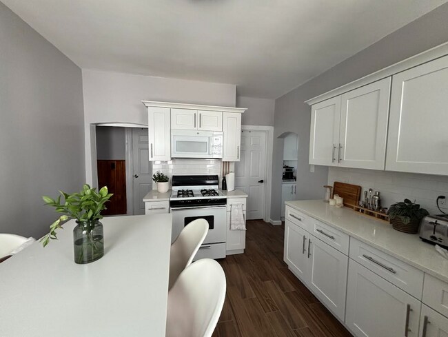 9 Houghton St, Unit 2