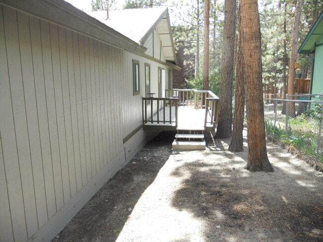 42622 Avalon Rd in Big Bear Lake, CA - Building Photo - Building Photo