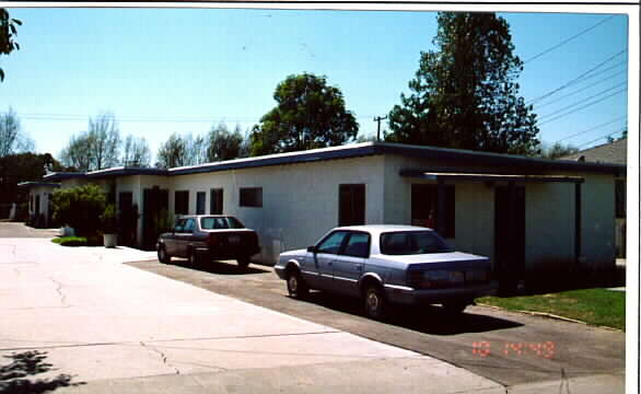 626 Acacia Rd in Santa Paula, CA - Foto de edificio - Building Photo