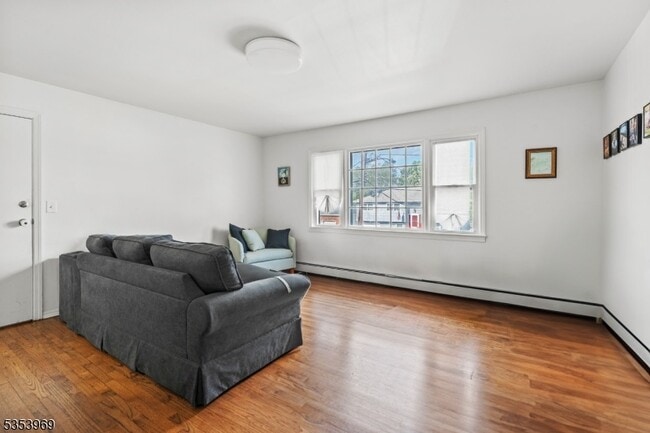 64 Parson Rd in Clifton, NJ - Building Photo - Building Photo