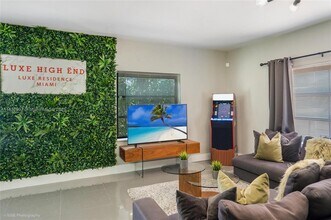 5050 NW 12th Ave in Miami, FL - Building Photo - Building Photo