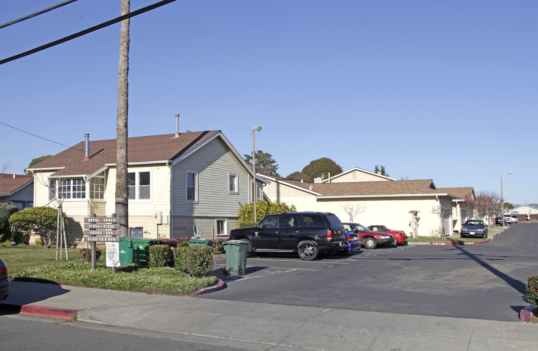 21056-21096 Royal Ave in Hayward, CA - Foto de edificio