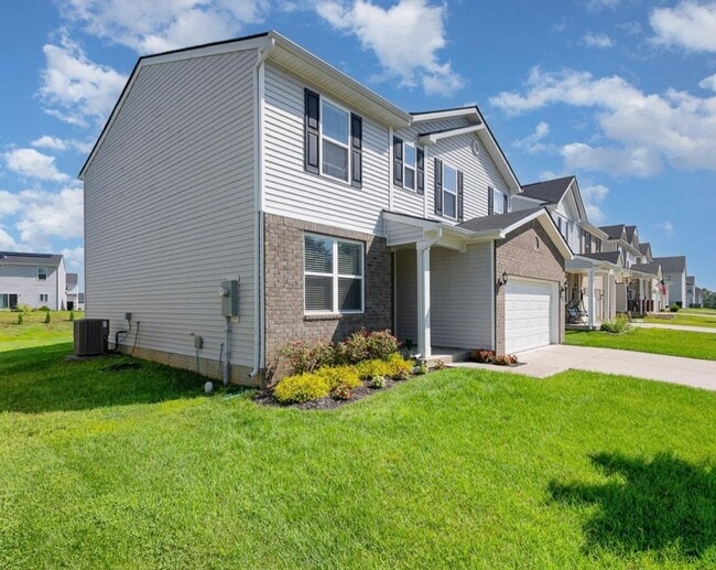 4021 White Pne Ln in La Grange, KY - Foto de edificio - Building Photo