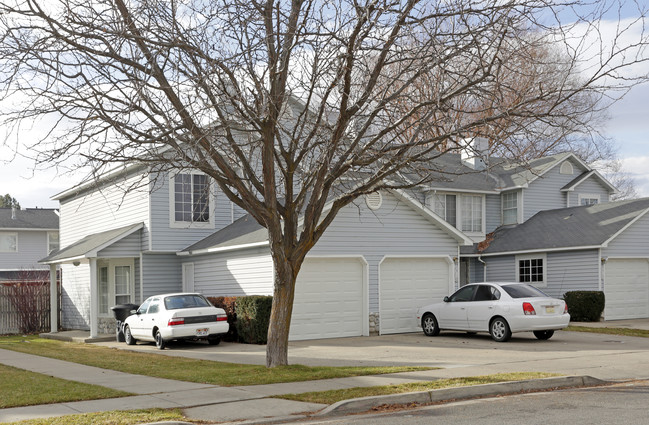 Downs Meadows in Logan, UT - Foto de edificio - Building Photo