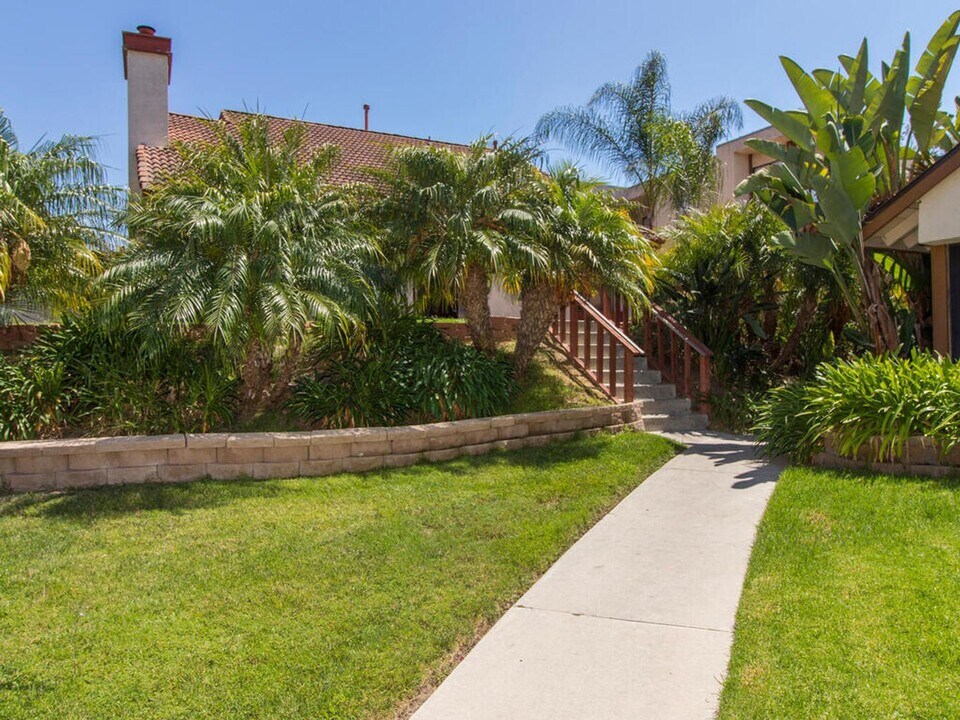 109 Avenida Las Brisas in Oceanside, CA - Building Photo