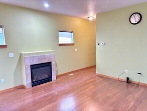 787 NE 93rd Ave in Portland, OR - Building Photo - Building Photo