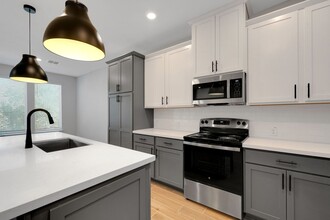 13636 Giovannis Gdn in San Antonio, TX - Building Photo - Building Photo