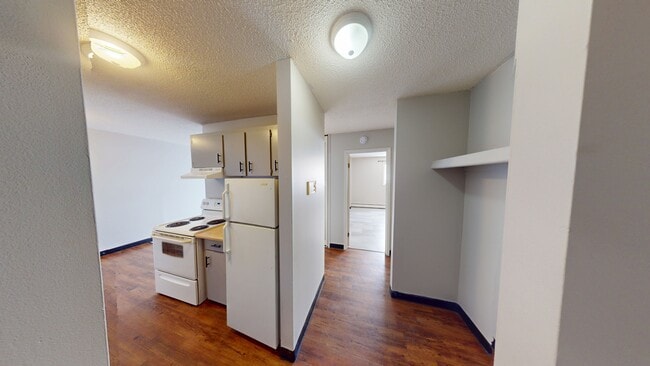 9515-9100 100 Ave. in Grande Prairie, AB - Building Photo - Building Photo