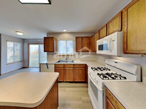 39234 N Ogden Ln in Beach Park, IL - Foto de edificio - Building Photo