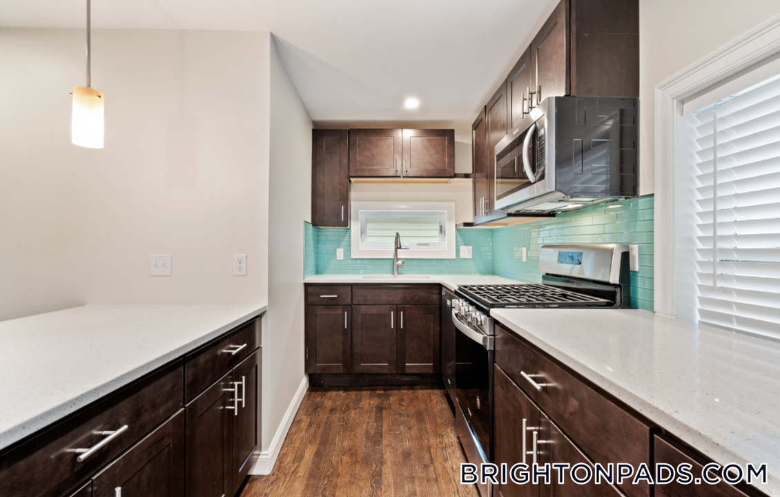 4 Chestnut Pl in Boston, MA - Building Photo