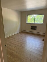 2555 E Ballard Rd in Des Plaines, IL - Foto de edificio - Building Photo