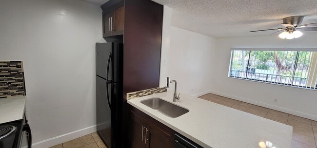 1824 Meadows Cir W in Boynton Beach, FL - Building Photo - Building Photo