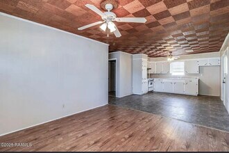 907 Elizabeth St in Scott, LA - Building Photo - Building Photo