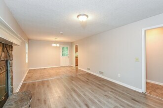 2905 Mountain Brook Rd in Canton, GA - Building Photo - Building Photo