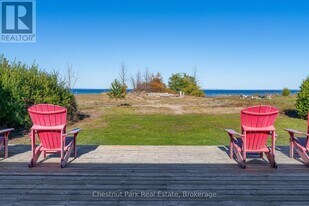 35 St Clair St in Collingwood, ON - Building Photo