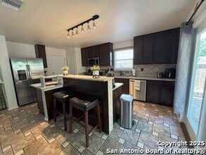 156 Booker Palm in San Antonio, TX - Foto de edificio - Building Photo