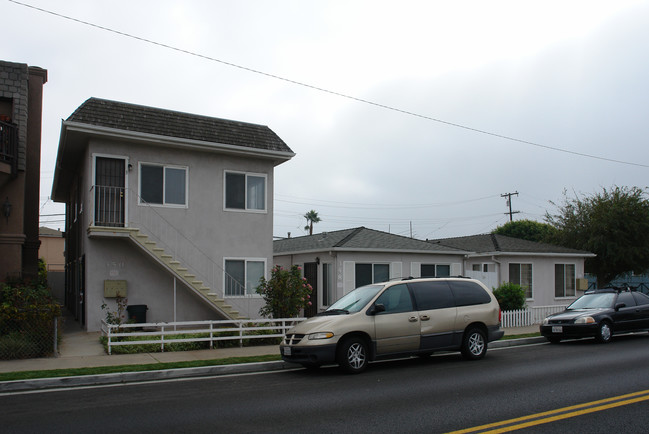 346-350 12th St in Seal Beach, CA - Building Photo - Building Photo