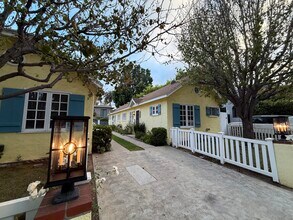 9016 Rangely Ave, Unit Bungalow B in West Hollywood, CA - Foto de edificio - Building Photo