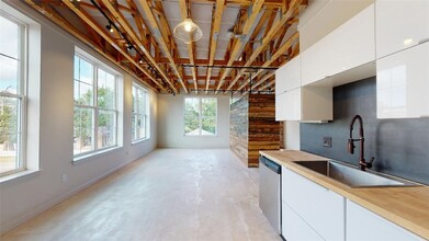 305 W 27th St, Unit 224 in Bryan, TX - Building Photo - Building Photo