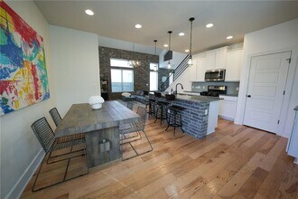 1008 Totis Rd in Austin, TX - Building Photo - Building Photo