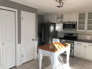 38 Meadow Cove Dr in The Woodlands, TX - Foto de edificio - Building Photo