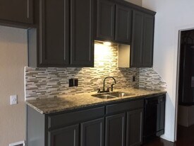 406 Hayes St, Unit 406 Hayes St in McGregor, TX - Building Photo