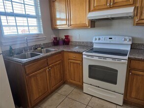 5617 Avenue R 1/2 in Galveston, TX - Building Photo - Building Photo