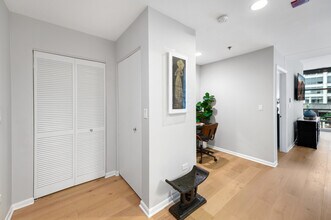 225 S Sangamon St in Chicago, IL - Building Photo - Building Photo