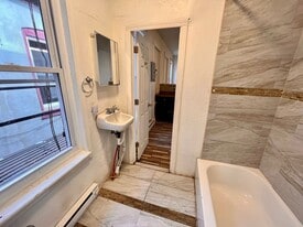 703 E State St in Trenton, NJ - Building Photo