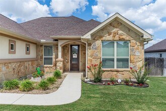 124 Terry Meadow Ln in Jarrell, TX - Building Photo - Building Photo