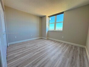 3000 Coral Way, Unit 816 in Coral Gables, FL - Foto de edificio - Building Photo
