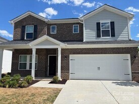 1061 Red Apple St in Unionville, NC - Building Photo