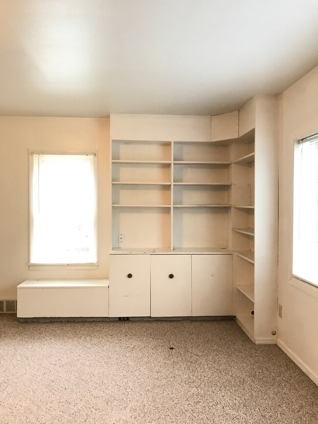 property at 609 S 9th Ave
