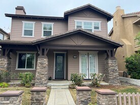 1465 Donegal Way in Oxnard, CA - Building Photo