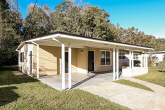 1104 Le Brun Dr in Jacksonville, FL - Building Photo - Building Photo
