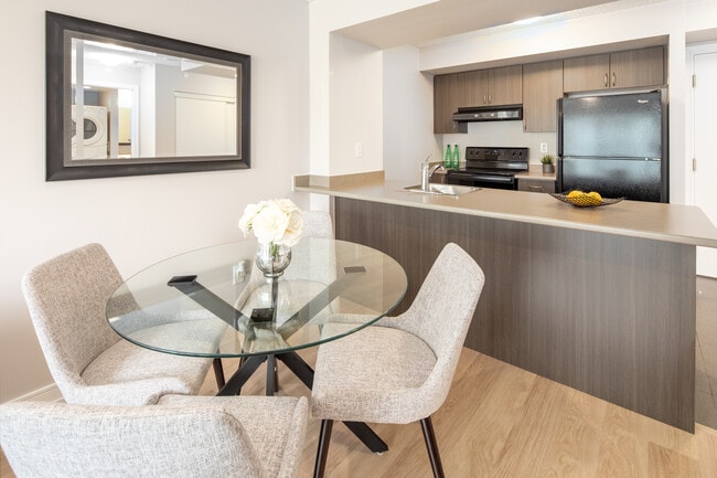 Motion in Toronto, ON - Building Photo - Interior Photo