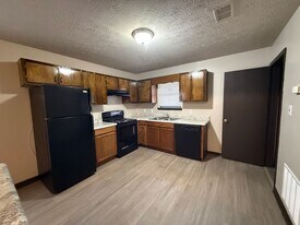 210 Nicole Cir in Athens, GA - Building Photo