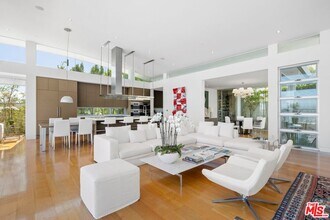 1476 Blue Jay Way in Los Angeles, CA - Building Photo - Building Photo