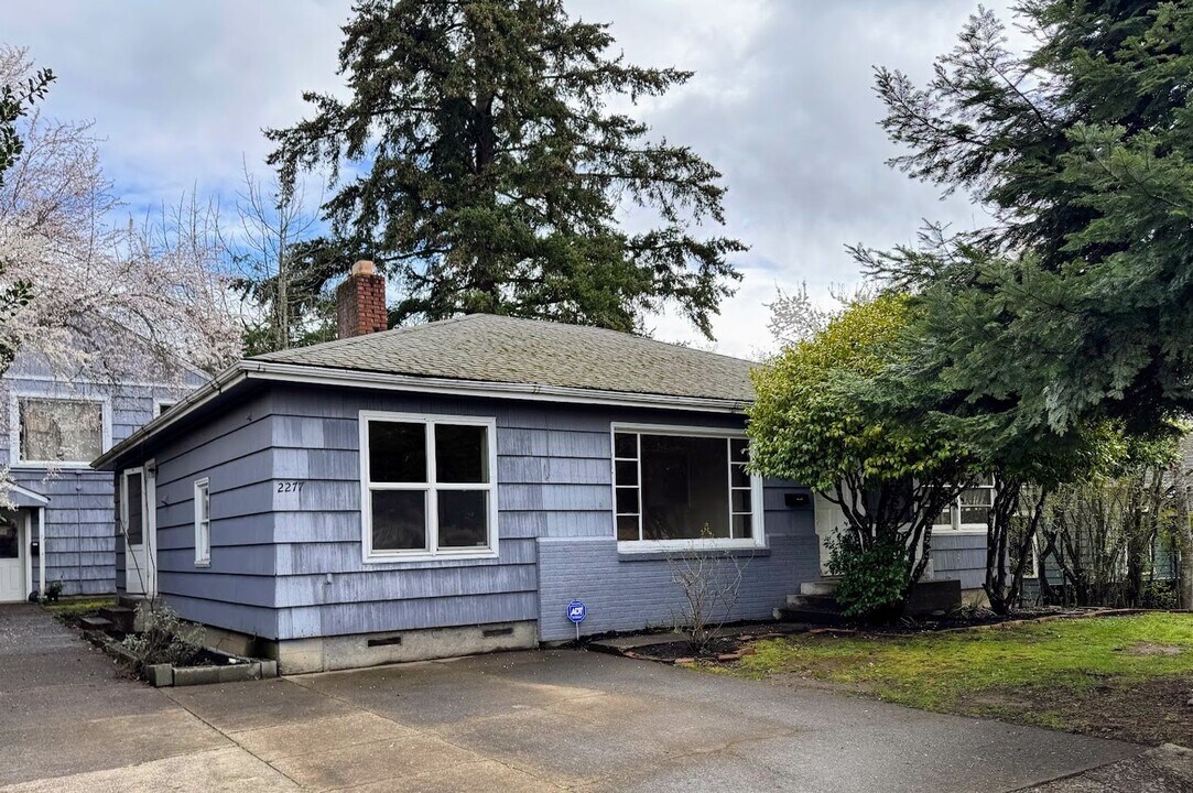 2277 Friendly St in Eugene, OR - Building Photo