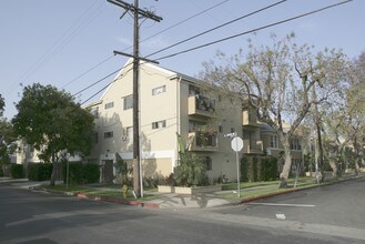 Hollywood Off-Vine Apartments in Los Angeles, CA - Building Photo - Building Photo