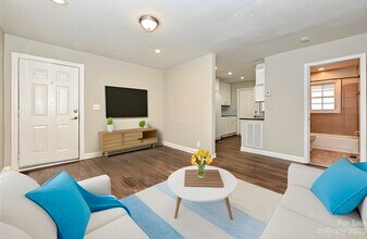 1025 McArthur Ave, Unit 2 in Charlotte, NC - Building Photo - Building Photo